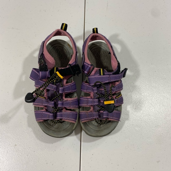 Keen sandals toddler girl, size 13 purple & pink Velcro strapped summer sandals. - Picture 3 of 4